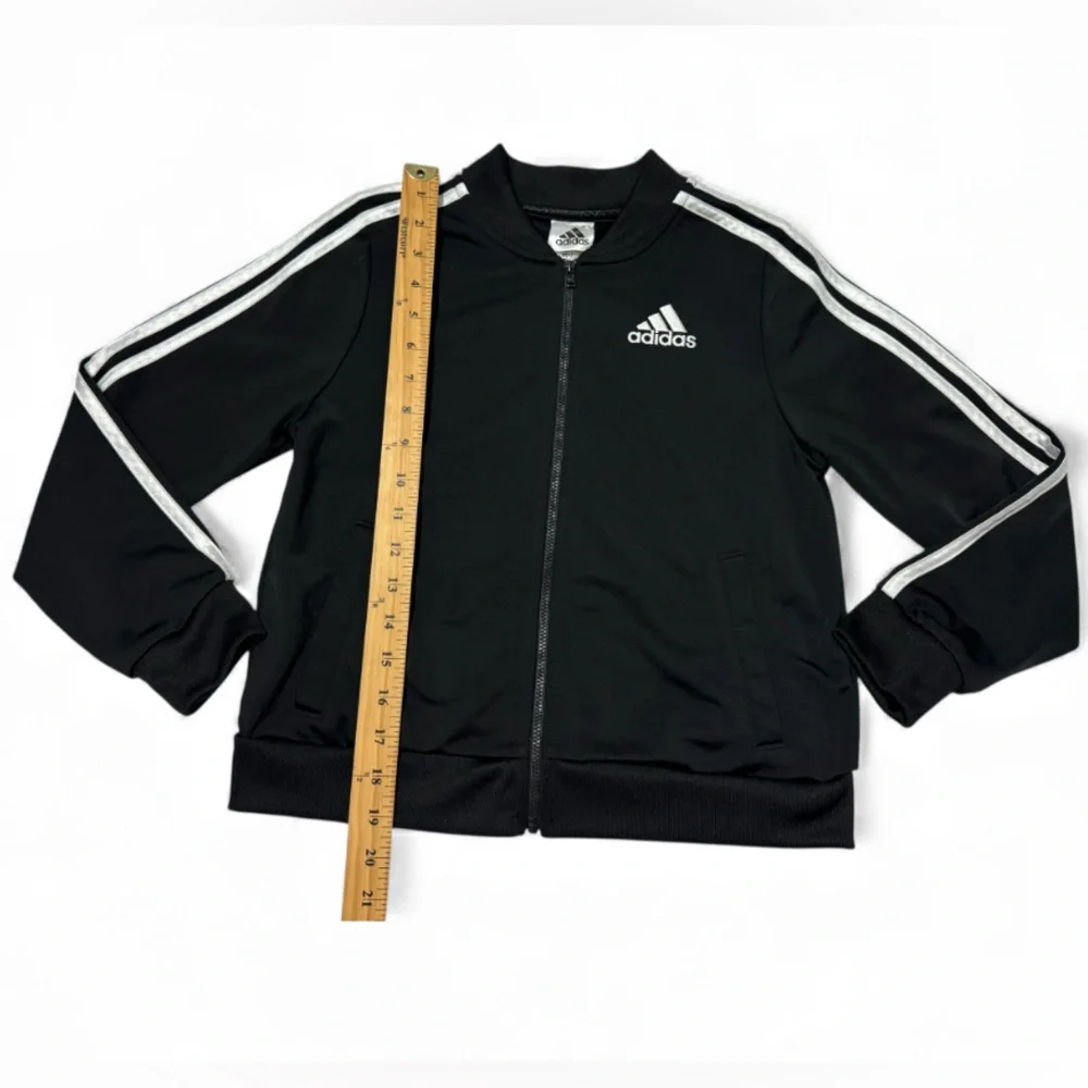 Adidas Kids  Black and White Zip-Up Jacket Size:M (10/12).